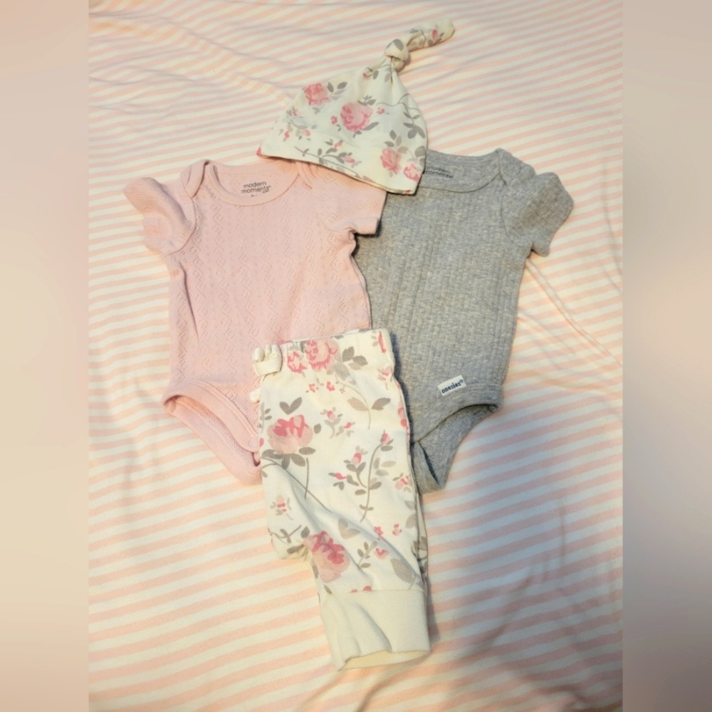 Newborn onsie set